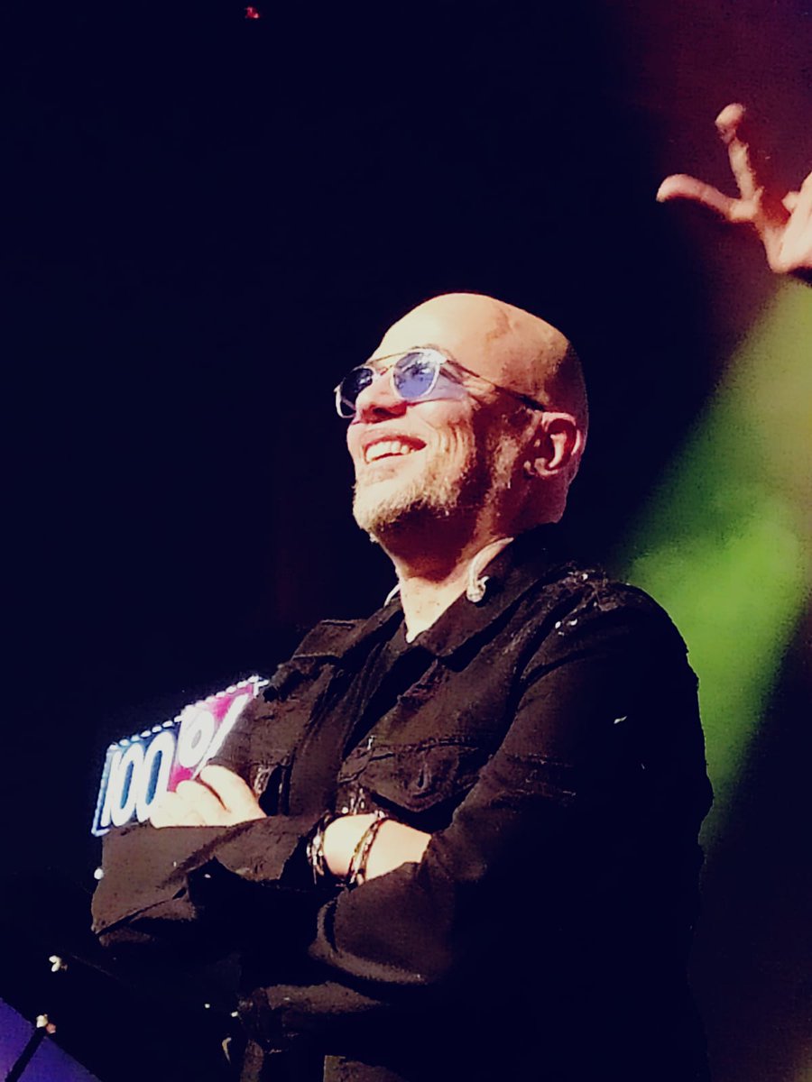 Lorene_1997's tweet photo. Hier soir au showcase de Pascal Obispo a Toulouse  ♥️♥️😍  @LeBascala @ObispoPascal @100pour100radio https://t.co/YuGUoYVjPP