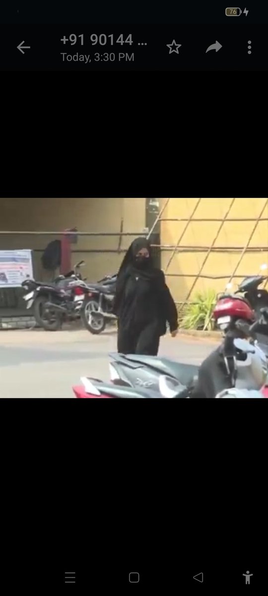 sayedazahra00's tweet photo. #Hijabi girl came in Activa to college . Parked her vehicle. And walked daringly towards her class amidts on #Saffaron agitators and replied #AllahuAkbar when they frightend her saying #JaiShriRam.
#HijabIsOurPride
https://t.co/kKmKCmWx0I