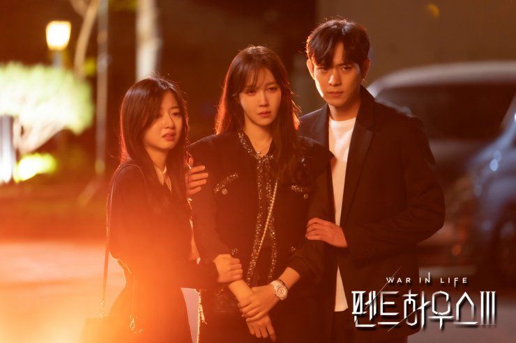 YoonHee_hoaRP's tweet photo. Why sad unni? Anak? Stephen?
#TPHS3TheReturn https://t.co/9AVIMnn3qM
