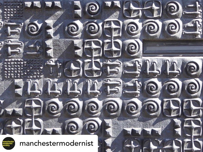 modernistmag's tweet photo. This weeks #ChapterChat is off to @modernistsoc for some #MitziCunliffe public art.
You can buy our 📚 Mitzi Cunliffe—An #American in #Manchester here 👇🏾
https://t.co/CtM5pgW0c7 https://t.co/jDGiqlPiYq