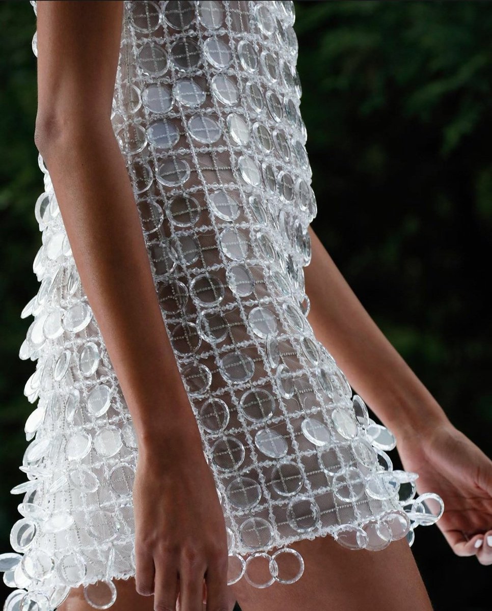 P_FASHIONDIARY's tweet photo. Gorgeous Swarovski crystal discs embroidered on a stunning #RalphandRusso dress.
#pandafashiondiary #ralphrusso #fashion #fashionblog #fashionblogger #inspiration #ootd https://t.co/KASIeSIhxm