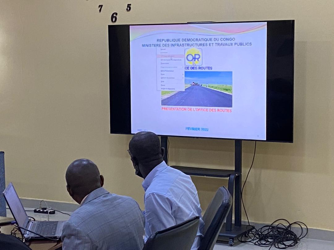 OR_Info_Rdc's tweet photo. Dans le cadre d’une mission officielle de contrôle de gestion des Établissements Publics, le Directeur Général de #Office_des_Routes #DG_Herman_MUTIMA a par projection vidéo, procéder ce jour à la présentation globale de l’Établissement, avant d’installer les Inspecteurs de l’IGF https://t.co/DSjSJK3Vg7