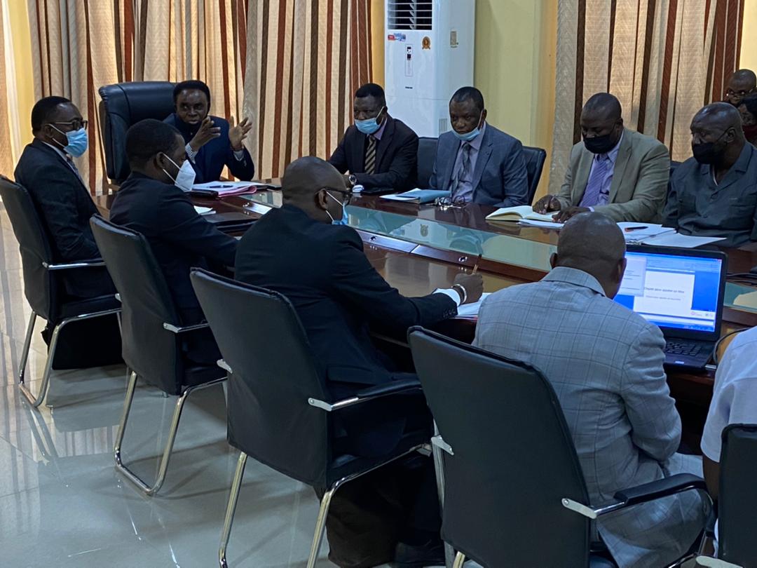 OR_Info_Rdc's tweet photo. Présentation axée sur : Les missions de l’#Office_des_Routes, de son cadre macro organique, de ses structures opérationnelles et des sources de financement sur la période allant de janvier 2018 à décembre 2021. Après cette séance, les Inspecteurs ont été installés.👇 https://t.co/M5tQYBS0gr
