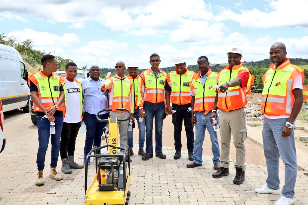 RoadsAgency's tweet photo. The RAL team responsible  for the good work done on the 32km road project, 2nd from right, RAL CEO: @GabrielMaluleke, his team of engineers and the Head of Communications:  Dr @maropengmanyat1 (right).

#RALatWork https://t.co/nhJXTigw4V