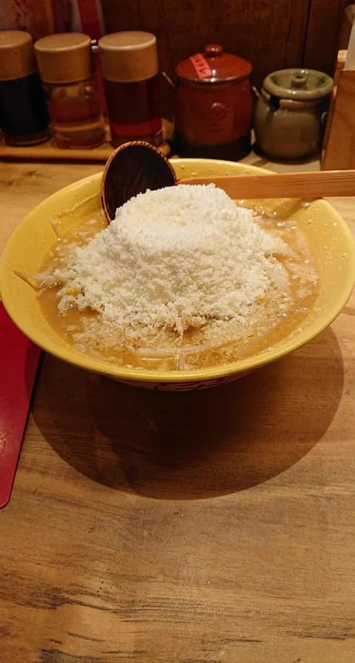 @Torikai_a かなり、ショボいけど恵比寿の九十九ラーメンの山盛りチーズラーメンです！ 