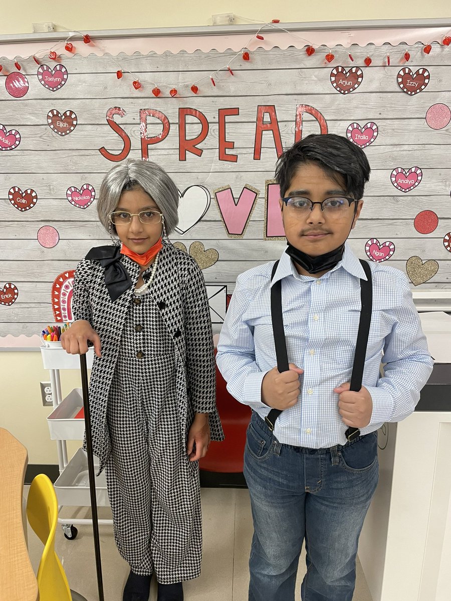 Ms. Ortlinghaus’ 2nd grade class on their 100th day of school yesterday! 👵🏼👴🏽1️⃣0️⃣0️⃣ <a href="/cwhoyUMASD/">Carole Hoy</a> <a href="/UpperMerionSD/">Upper Merion Area School District</a>