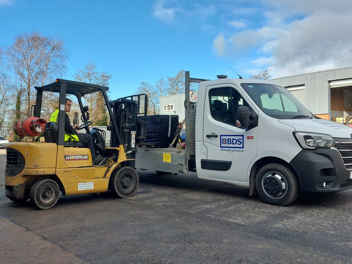 BDSsupplychain's tweet photo. One of our vehicles loaded and ready to get on the road to complete a time-critical delivery. https://t.co/diCzTy3sBr