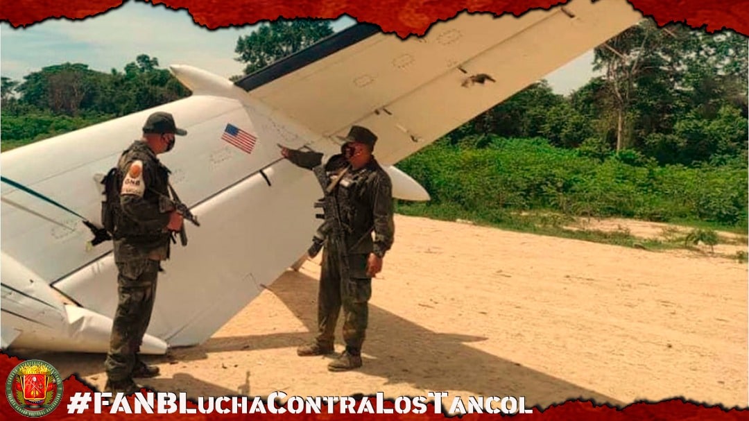 ArmadaFANBVzla's tweet photo. Hombres y Mujeres de la #FANB se despliegan en nuestras fronteras para neutralizar y erradicar contundentemente a los grupos TANCOL, somos un Pueblo Libre y Soberano. 🇻🇪

#FANBLuchaContraLosTancol

#PatriaLibreYSoberana

@NicolasMaduro https://t.co/vXAP8y1CHb