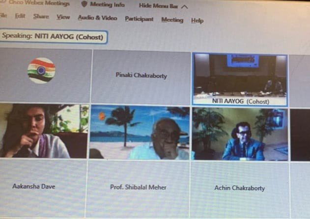 #NITIAayog CEO <a href="/amitabhk87/">Amitabh Kant</a> highlighted the importance of private sector investment and urban development. He also focused on sunrise sectors of growth, including #EVs, #ArtificialIntelligence and #renewableenergy, amongst others, as drivers of long-term sustainable growth ♻️.