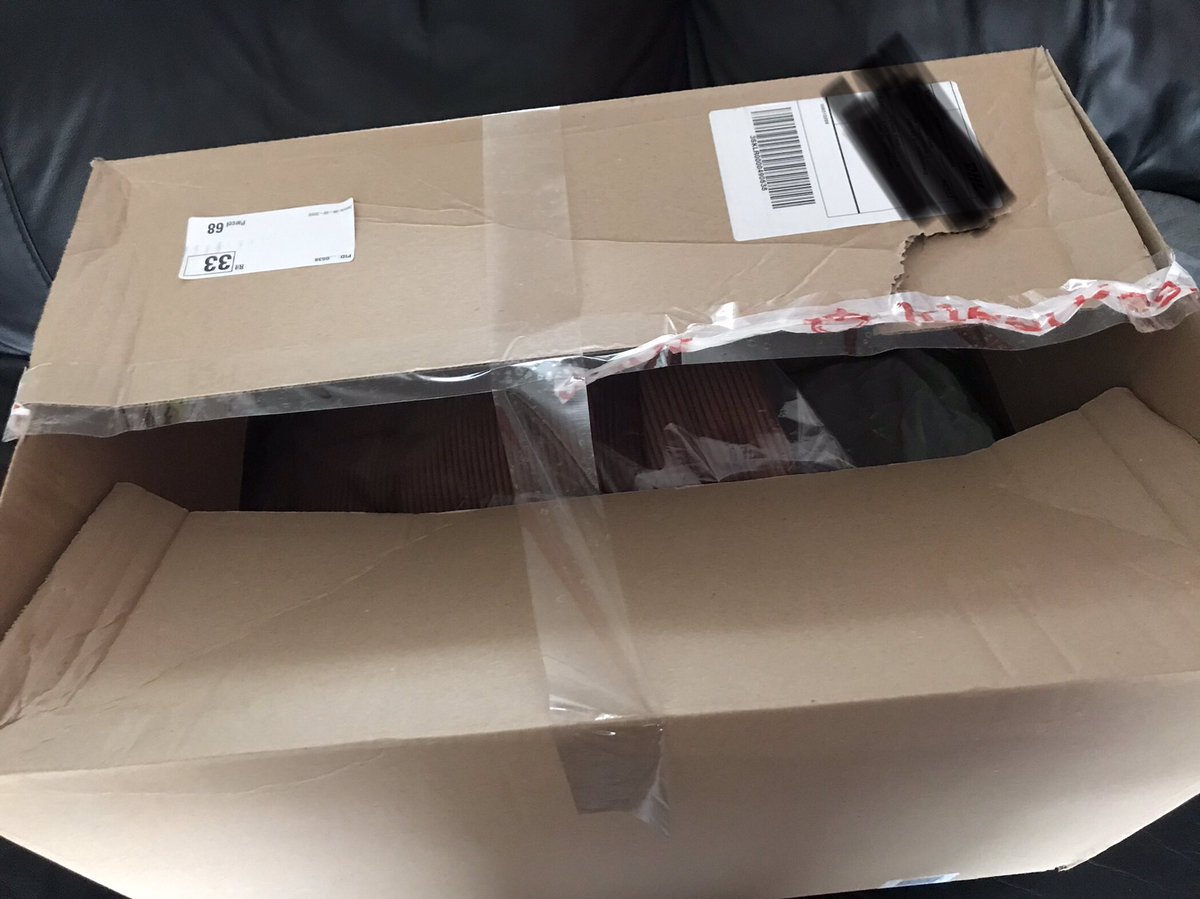 Linnie_Finnie's tweet photo. @DHLNL altijd fijn om je pakje zo te ontvangen. Kan nu eerst controleren of het nog compleet is https://t.co/VlPZVe8NHN