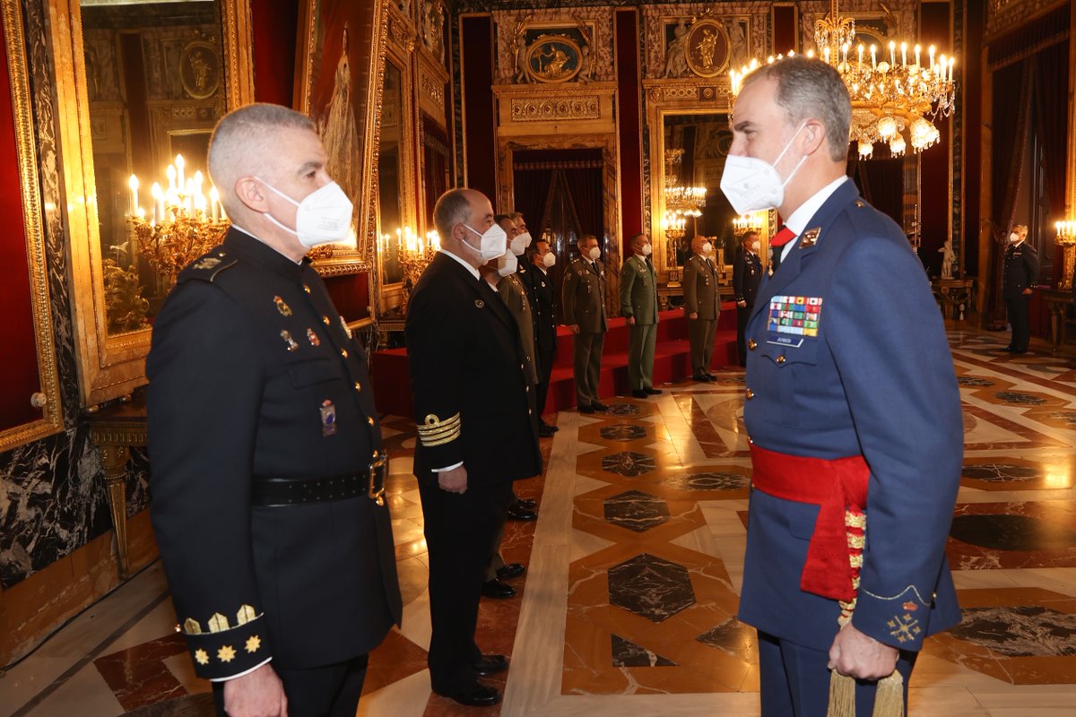 CasaReal's tweet photo. Audiencia del Rey a un grupo de coroneles y capitanes de navío.
➡️https://t.co/WPQvQbTfWX https://t.co/UuBXxh15EL