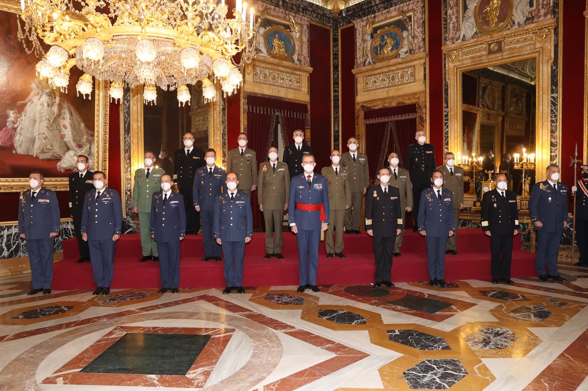 CasaReal's tweet photo. Audiencia del Rey a un grupo de coroneles y capitanes de navío.
➡️https://t.co/WPQvQbTfWX https://t.co/UuBXxh15EL