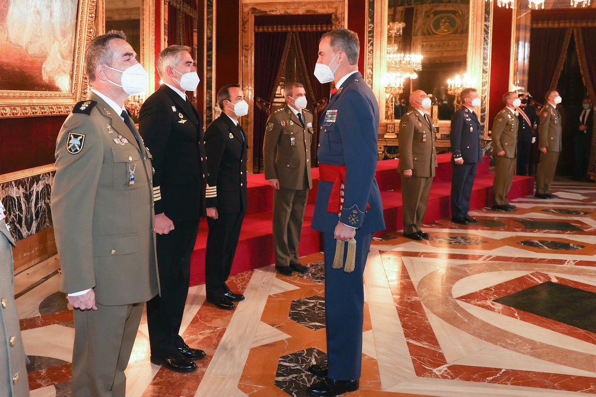 CasaReal's tweet photo. Audiencia del Rey a un grupo de coroneles y capitanes de navío.
➡️https://t.co/WPQvQbTfWX https://t.co/UuBXxh15EL