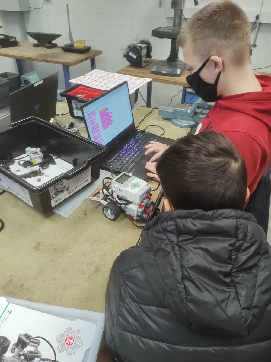 KTAMoBi's tweet photo. 🤞🏼🤞🏼 onze leerlingen van de 1ste graad STEM 🤞🏼🤞🏼
Zij nemen deel aan de 🥇 Lego League Challenge, een wedstrijd rond automatisatie &amp; robotica 
🤖🤖GO!GO!🤖🤖
#tectura #tecturagentcentrum #scholengroepgent #fieroponsgo #stemeducation #lego #robotica #gent #fluxlab https://t.co/BFiwzZgPQW