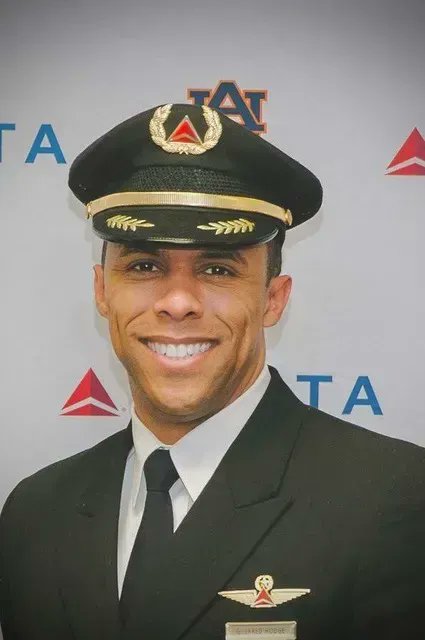 Delta_Pilots's tweet photo. We honor Black History Month. Jared has been a #DeltaPilot for over 11 years. He is a Captain and instructor on the #airbus320 in Atlanta. Here is his story
https://t.co/9ZQiUd4zQK
#ThisIsADeltaPilot #aviation #BlackHistoryMonth @ALPAPilots https://t.co/ZdSdP6pZpj