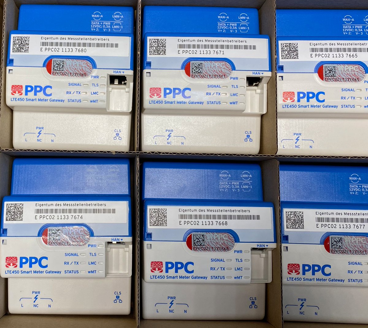 Die ersten #LTE450-#SMGW sind da – und bereits auf dem Weg zum Kunden. Eine weitere WAN-Option für den #iMSys-Rollout. Mehr zu den LTE450-SMGWs bald unter bit.ly/3ovA9SG.