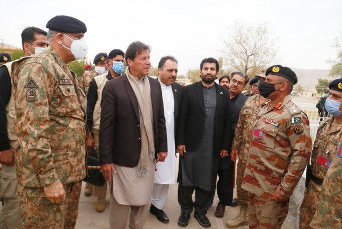 PakistanFauj's tweet photo. Prime Minister(PM) Imran Khan and Chief of Army Staff (#COAS), General Qamar Javed Bajwa visited Noushki, #Balochistan today. CM &amp; Governor Balochistan, Federal and Provincial Ministers accompanied PM.

#PakistanArmy #Pakistan #ISPR
1/6 https://t.co/8Xs82DadE8