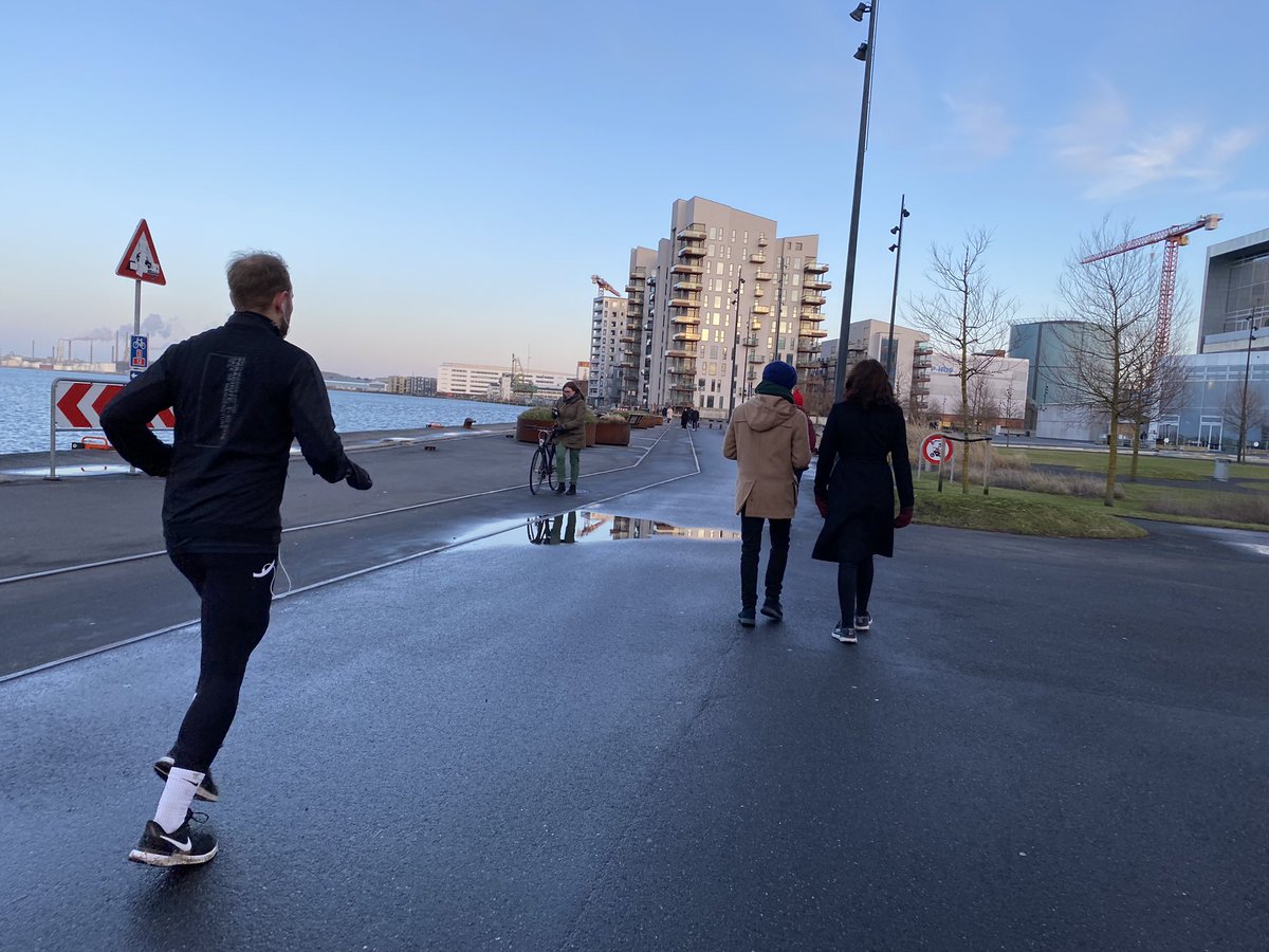 Wind and cold weather do not stop people from meeting for a walk, doing exercise or commuting… this is ofc enhanced, when the city provides the adequate infrastructure for it  #Mobility #Cities #urbanplanning #danmark #denmark