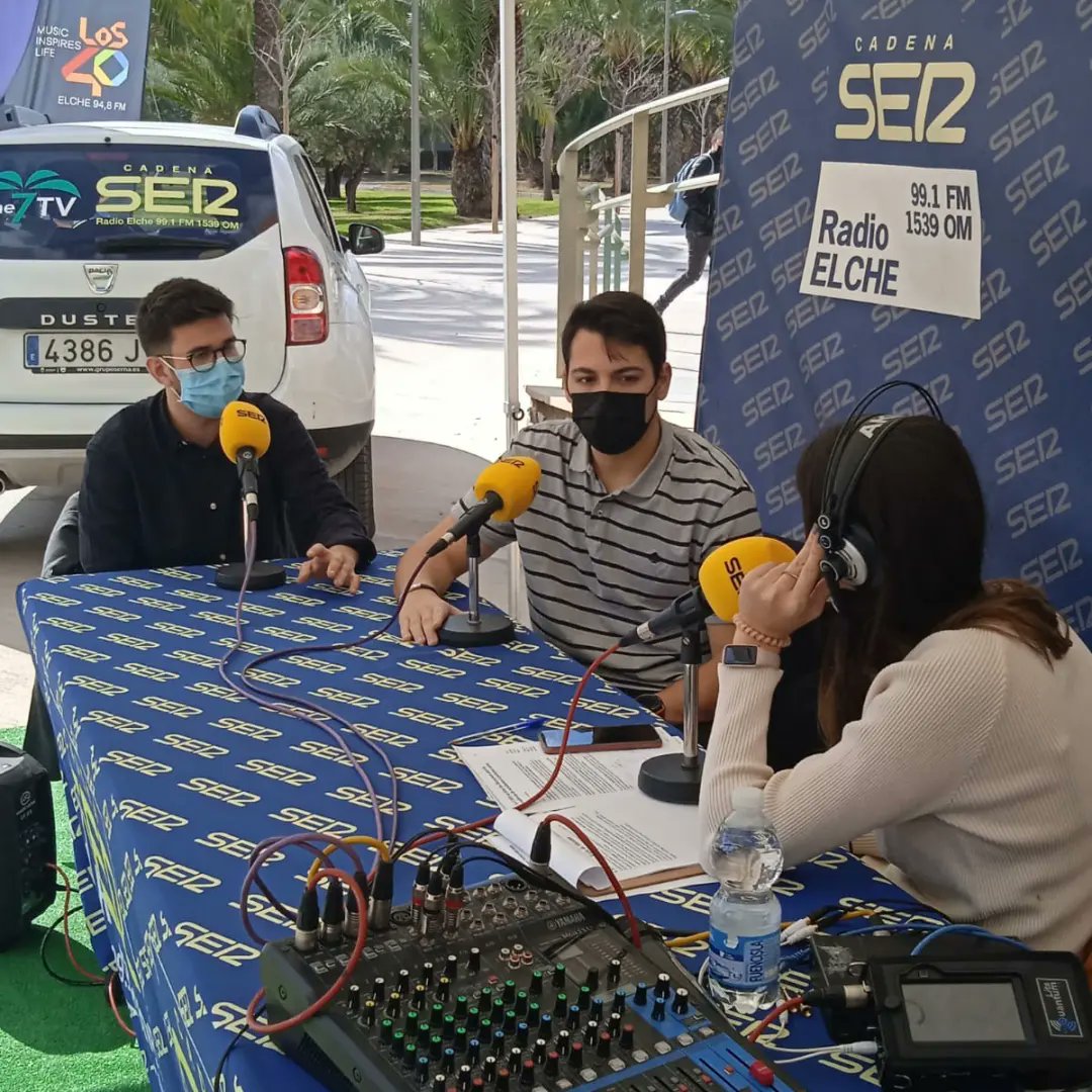 RADIO_UMH's tweet photo. 💥 ¡CELEBRANDO EL DÍA MUNDIAL DE LA RADIO CON LA @RadioElcheSER! 💥

¡Nuestros compañeros representando a toda la radio y a la comunidad universitaria de @UniversidadMH!

❤¡VIVA LA RADIO! ❤ https://t.co/ee6tQWphRG
