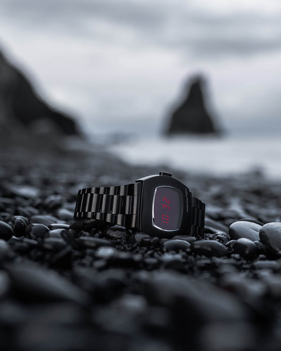 hamiltonwatch's tweet photo. Retro-tech style at its finest. Our newest all-black PSR pays tribute to the game-changing Hamilton Pulsar of the 1970’s – the world’s first digital watch: https://t.co/J342f3YJSD #hamiltonwatch #hamiltonPSR (Ref. H52404130) https://t.co/TGbvYf55SA