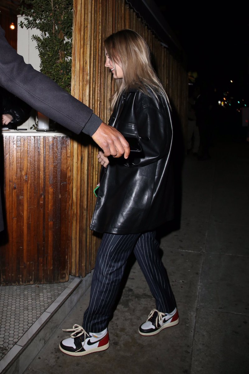 MadelynClineArg's tweet photo. 📸 | Fotos de Madelyn Cline llegando al restaurante "The Nice Guy", ayer a la noche en Los Ángeles. https://t.co/m58OAX6abq