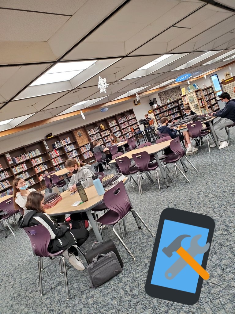 Day 2 of #digitaldetox-deleting unused apps from our phones! #sayvillems #STRIDES