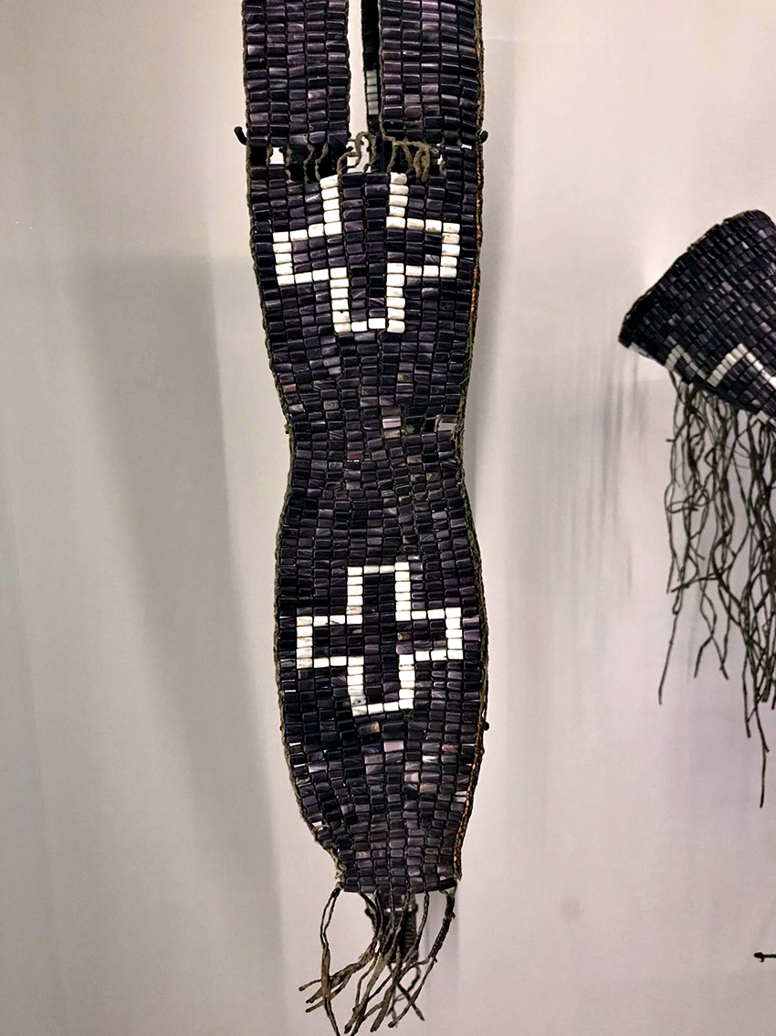 Quebec_FR's tweet photo. Le @quaibranly accueille l'#ExpoWampum.
Entre artefacts et œuvres contemporaines, elle présente le #wampum, une perle de coquillage utilisée dans la confection de vêtements et d'accessoires des nations autochtones d'Amérique du Nord.

📆 Jusqu'au 15 mai
➡️ https://t.co/n5vd3BXzjJ https://t.co/S1QQGcs8CW