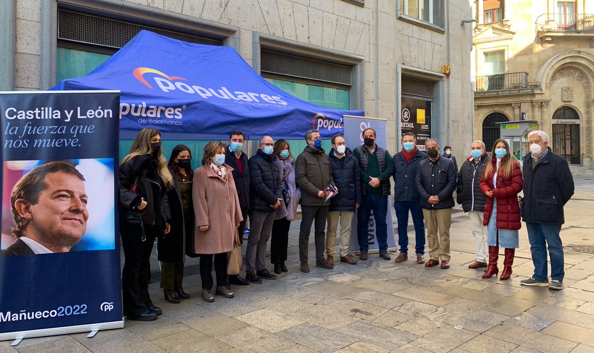 PPdeSalamanca's tweet photo. 🔵 Hoy nos acompaña @jaimedeolano que arropa la campaña de @alferma1 y avala su política de bajada de impuestos, apoyo a los autónomos y pymes frente a la constante subida de impuestos de Pedro Sánchez 
#LaFuerzaQueNosMueve 
#VotaMañueco2022 https://t.co/2x9GXNIqTf