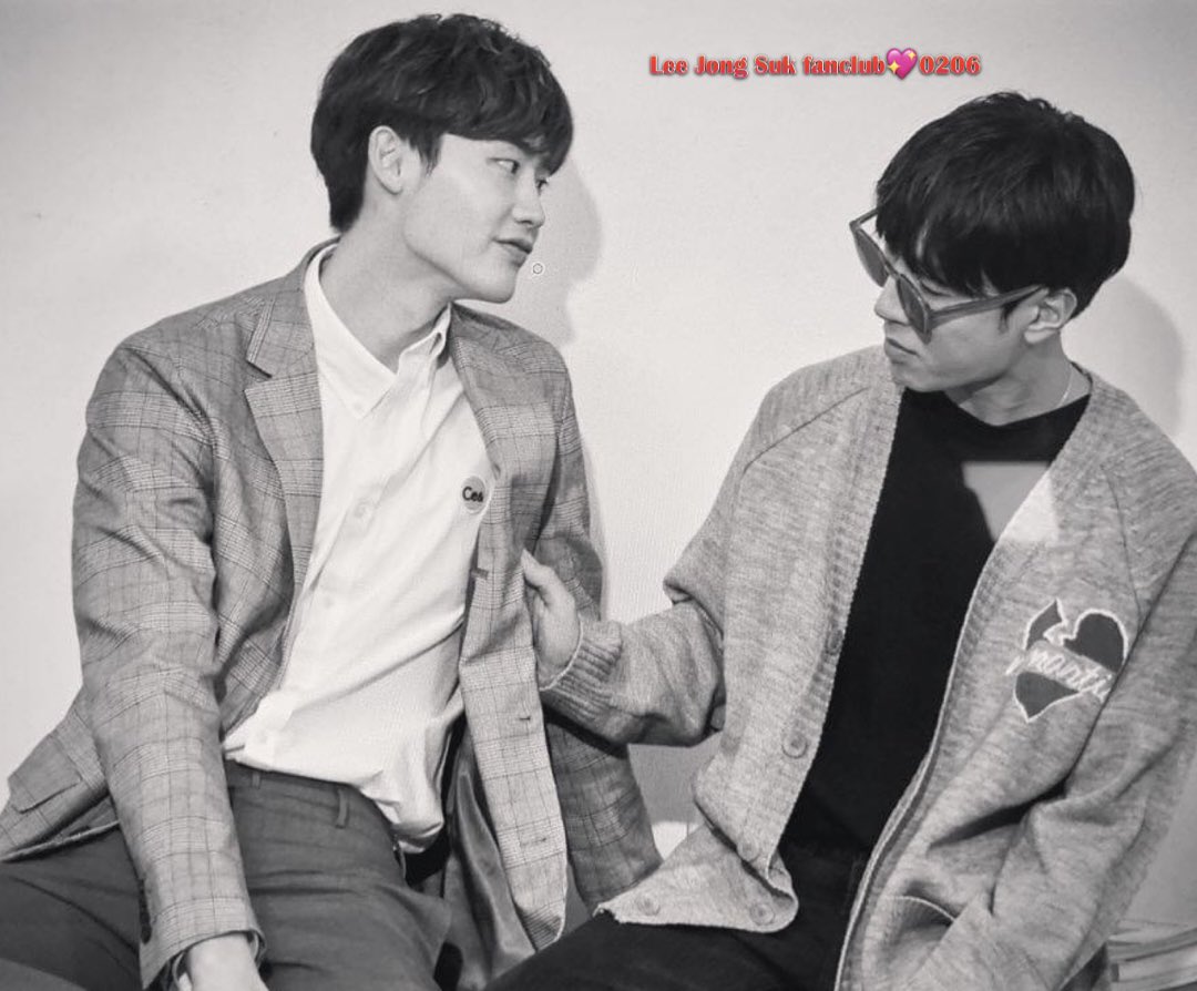 ElissaArbelo1's tweet photo. Old IG post 
08 February 2019 

February 08, 2019 Lee Jong Suk IG Update 

Caption: 사랑하는 고실장과 #씨이앤

Trans: Dear Director Ko and #Ceand

Photo©️ @jongsuk0206
🔗https://t.co/m96s49uGb6
Papago Trans
Thank you for sharing🙏 https://t.co/NHGQimkDh4