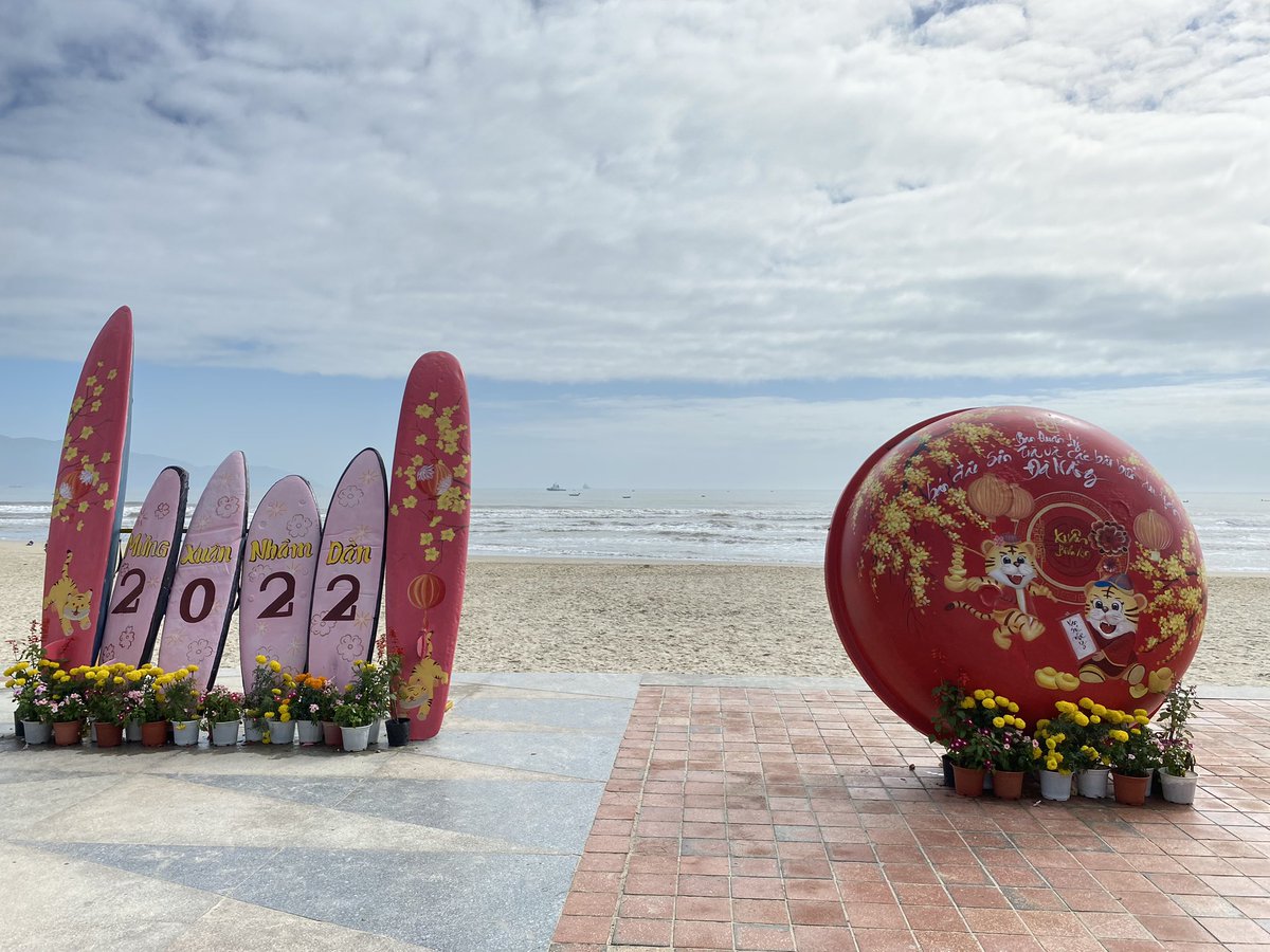 in_danang's tweet photo. 新年あけましておめでとうございます。
テト飾りで、ダナンに映えスポットがたくさん出てきました。
来年にコロナ禍が収まったら是非テト時期にダナンに来て下さいね。
ダナン観光ならうちと相談してください❤️ https://t.co/NtfRWi0Lri