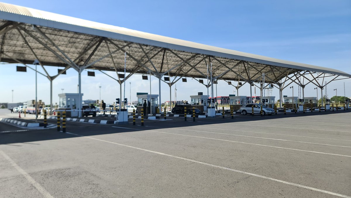 taibalitaib's tweet photo. Only at JKIA do they make you come out of your vehicle, walk through security and then board the vehicle again. Not in New York, not in Dubai, not in Beijing. Only at JKIA! https://t.co/sszilLrZ9W