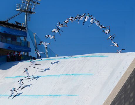 juliocom's tweet photo. Eileen Gu skiing rainbows. #photography #OlympicGames https://t.co/Iesuj7dlnh