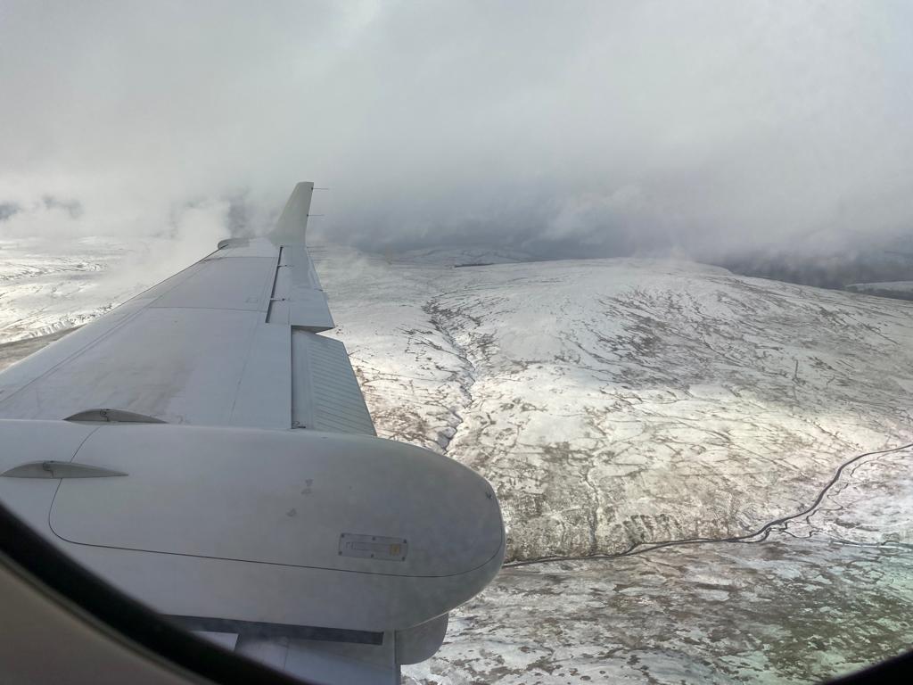 Charter_aLtd's tweet photo. Landing At Glasgow
#glasgow #landing #snowy
#mountain 

https://t.co/Gj4OwvbKzT https://t.co/NNR46HMHVO