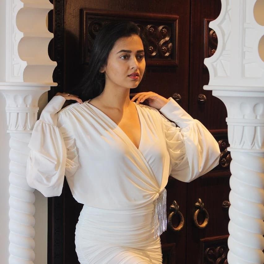 RatherNazaket's tweet photo. Guy's Who Is The Best?
#TejasswiPrakash !  Retweet 🔃
#ShehnaaGill ! Like ❤️

"TEJASSWI 5M IG FAMILY" #Naagin6 #Shehnaazians

RETWEET                                    LIKE https://t.co/thn4GAq3pO