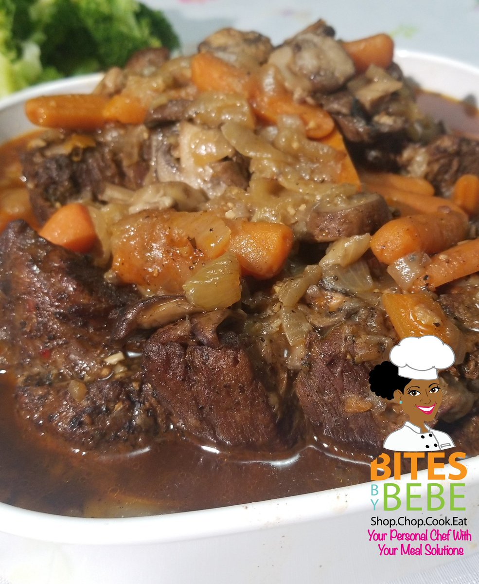 bitesbybebe's tweet photo. @xogabbyelle Did somebody say Pot Roast? 🤧 #BitesByBebe #PrettyKitchen #NoPRForThePoodles https://t.co/nqitsYbbwC