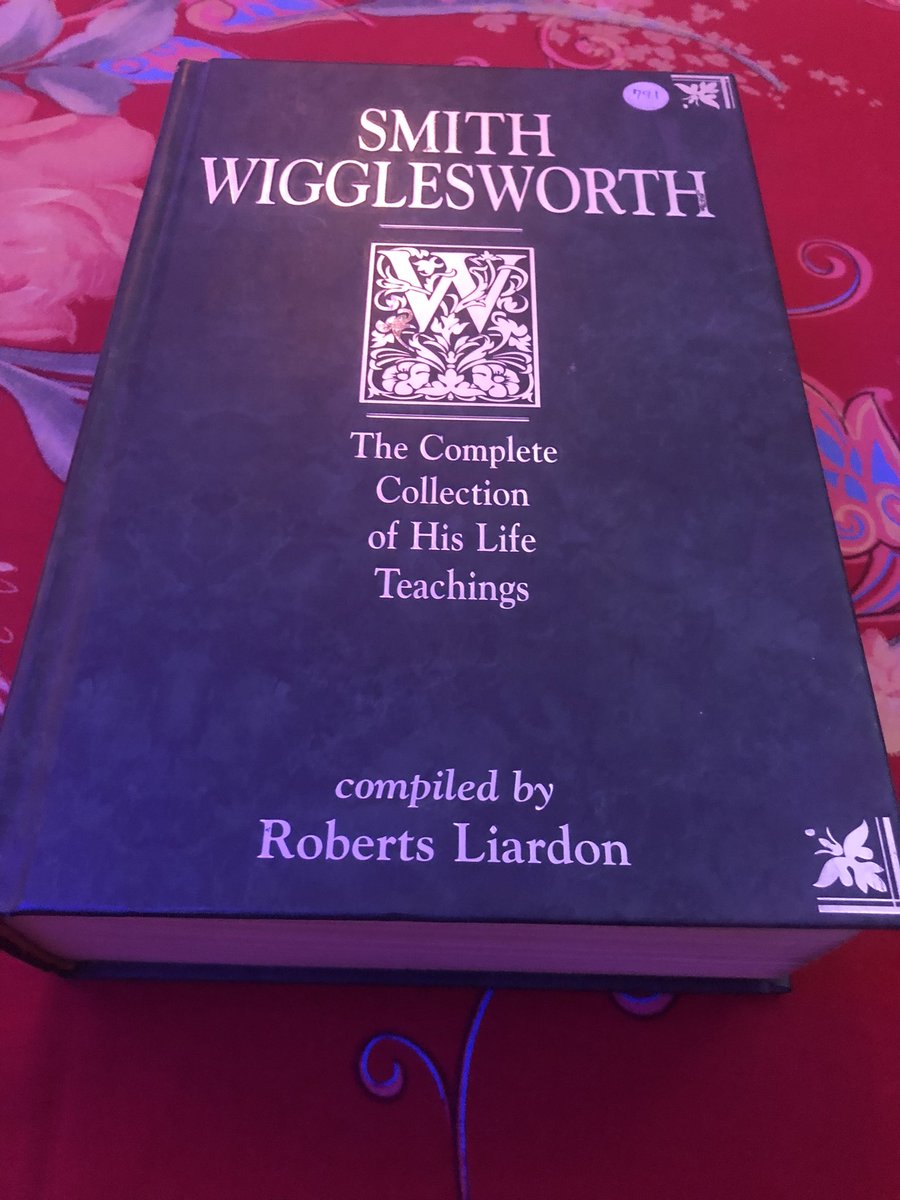 iambujukadiri's tweet photo. Free work day and all I craved was homemade sandwiches and reading this faith giant Smith Wigglesworth.

#KeepYourSpiritFed #CheatDayMeal #BlessedAndAware https://t.co/E139R7lOOF