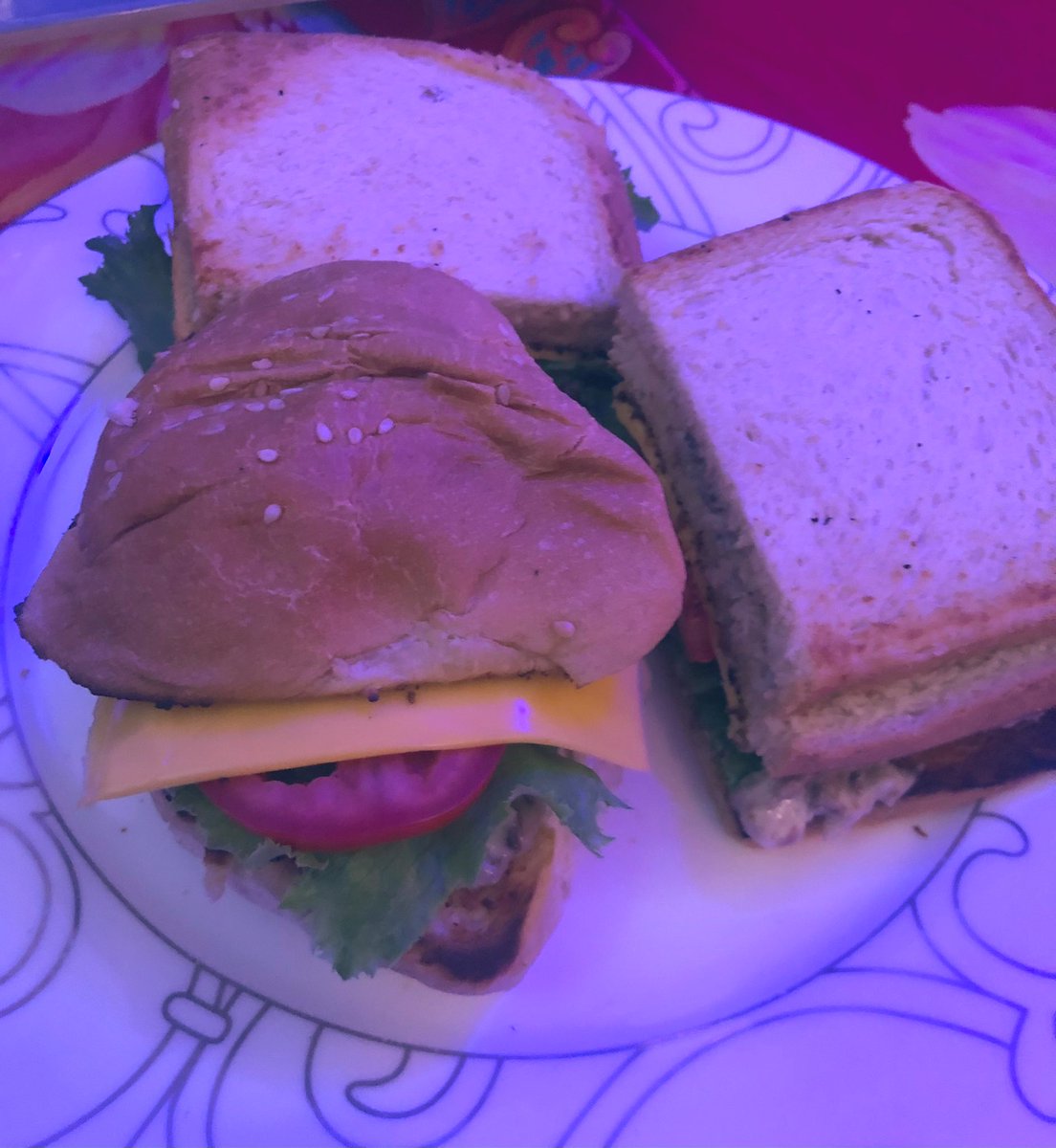 iambujukadiri's tweet photo. Free work day and all I craved was homemade sandwiches and reading this faith giant Smith Wigglesworth.

#KeepYourSpiritFed #CheatDayMeal #BlessedAndAware https://t.co/E139R7lOOF