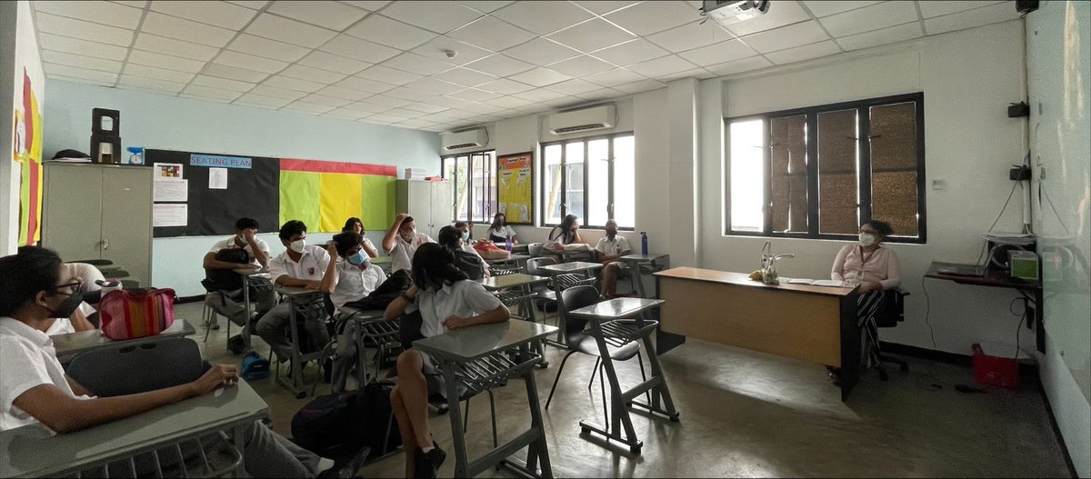 ssyear11's tweet photo. @ssyear11 Year 11 watching their Ted Talk videos and discussing them during Internet Awareness Week 
@BSC_SeniorSch @BSC_SSHead @BSColomboLK @BSC_Principal https://t.co/kHXid2tnvu