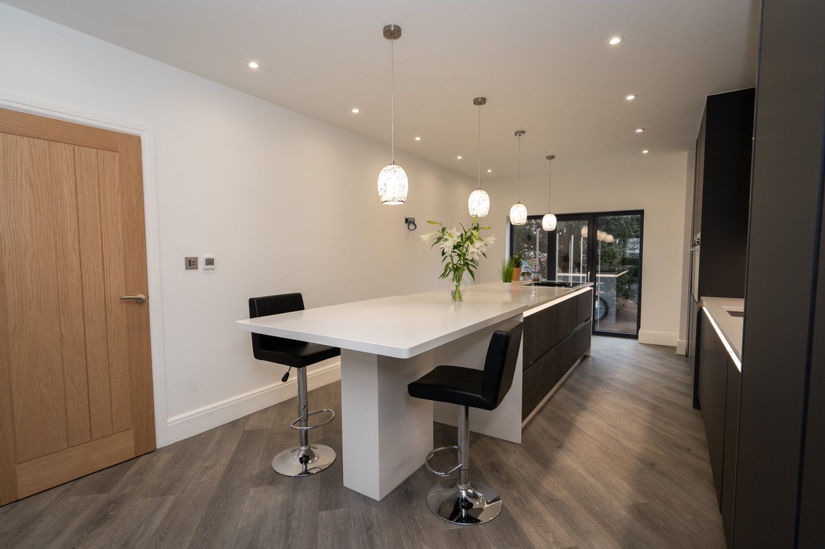 CameraManRick's tweet image. One of the things’ I love photographing is real estate. I’m so lucky to be able to help my clients by providing them with air bnb, property development and advertising photos. I’m looking at expanding my clientele too so if you’re interested say hello😊#realestate #photographer