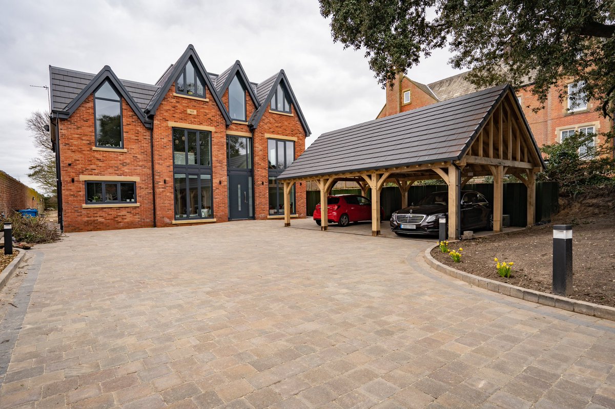 CameraManRick's tweet image. One of the things’ I love photographing is real estate. I’m so lucky to be able to help my clients by providing them with air bnb, property development and advertising photos. I’m looking at expanding my clientele too so if you’re interested say hello😊#realestate #photographer