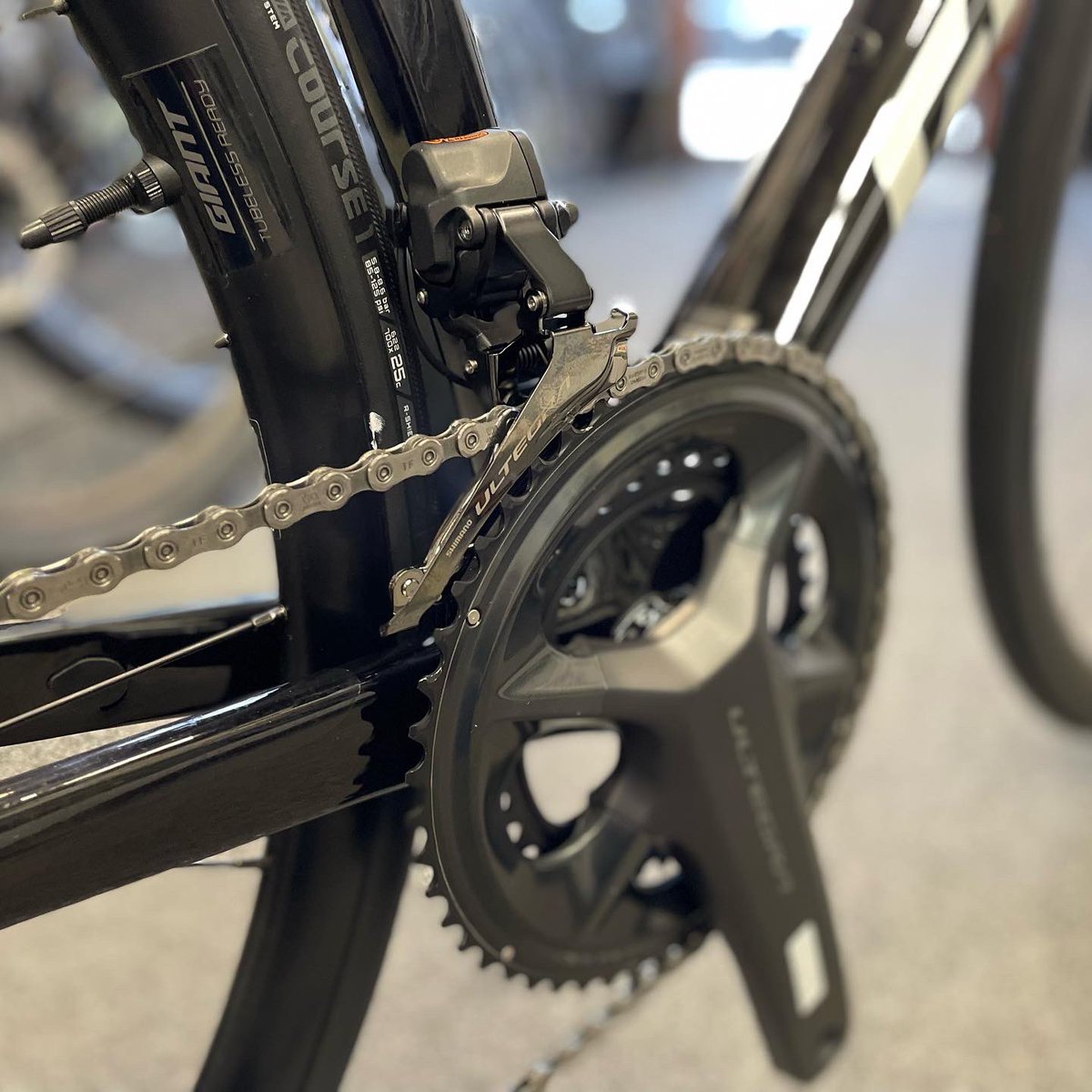 Questbikes's tweet photo. Just arrived! Giant TCR Advanced 0 Disc…with the all new Shimano Ultegra Di2 12 speed! Wow! @GiantUK https://t.co/4GWJziwhEx