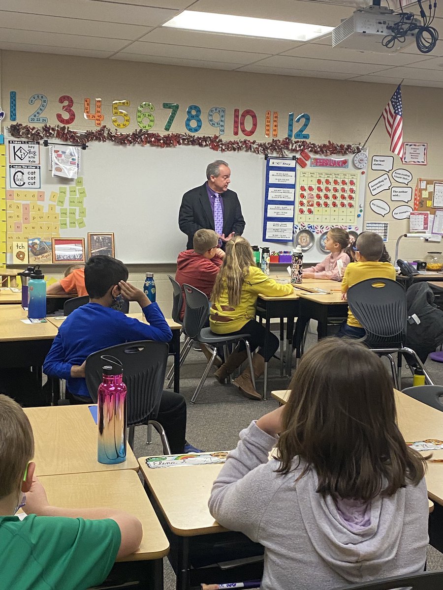Thank you to <a href="/CityofPick/">CityofPickerington</a> Mayor Lee Gray for visiting our third graders yesterday! Since our students were unable to make the trip to City Hall this year to learn about our local government, Mayor Gray came to us instead. We had a great morning  learning with you! #plsdproud