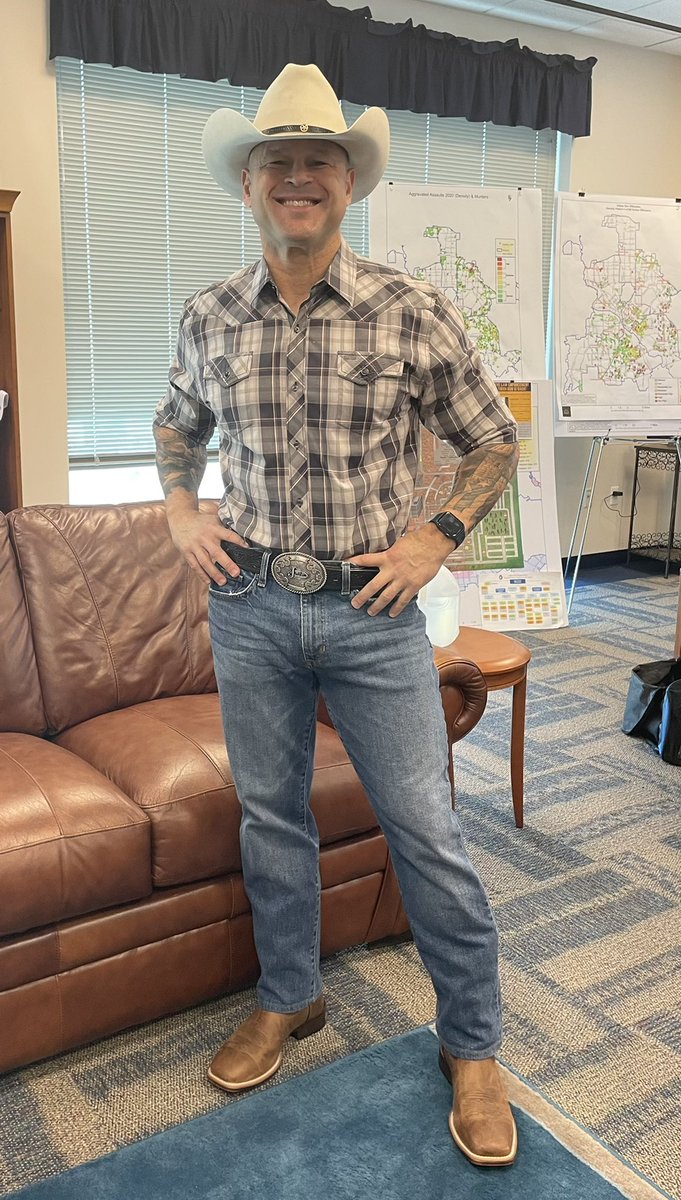 Good Lord….My people know how to get me to do things.🤦🏻‍♂️ All in the name of recruiting! COME TO TEXAS!! Become part of the <a href="/DallasPD/">Dallas Police Dept</a> family!! It’s an easy transition!!😉