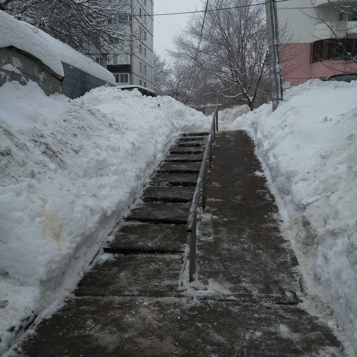 Выполнение работ по очистке территории от снега и наледи, по адресу: ул. Ташкентская, 92.
<a href="/Rudakov_i_a/">Рудаков Игорь Александрович</a>, <a href="/adm_kir63/">Администрация Кировского района</a>, <a href="/gkh_kir63/">Отдел по ЖКХ и благоустройству</a>.