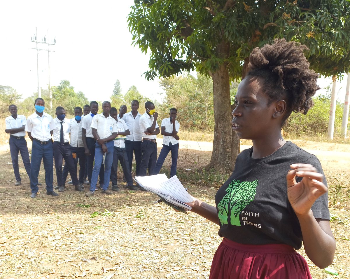 Faith000001's tweet photo. They stood under the shade. 

I stood under the scorching Sun. 

We decided to stand like soldiers representing the trees who are soldiers of the earth.
We talked about tree planting. 
We shared about climate change. 
They received BOOM Pencils and promised to plant. https://t.co/5u7JkZSxWs