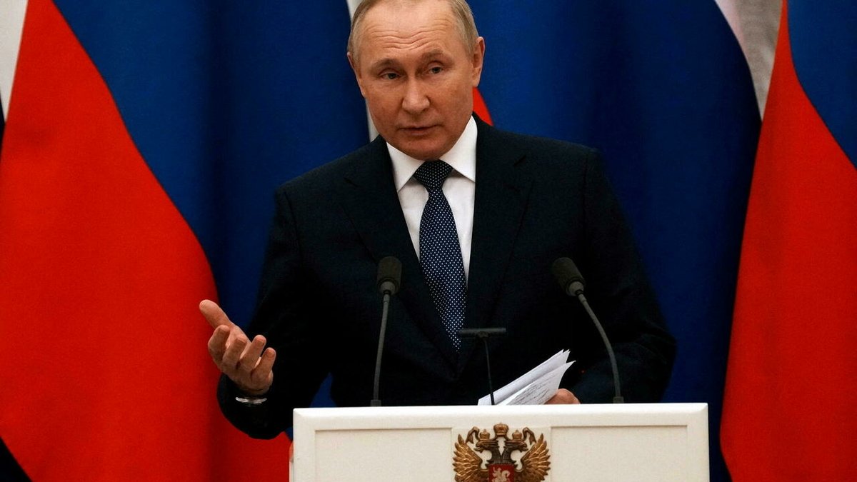 RFI's tweet photo. Vladimir Poutine confirme la présence de mercenaires russes au Mali https://t.co/L79Hc0mIY5 https://t.co/IT0fY3bui5
