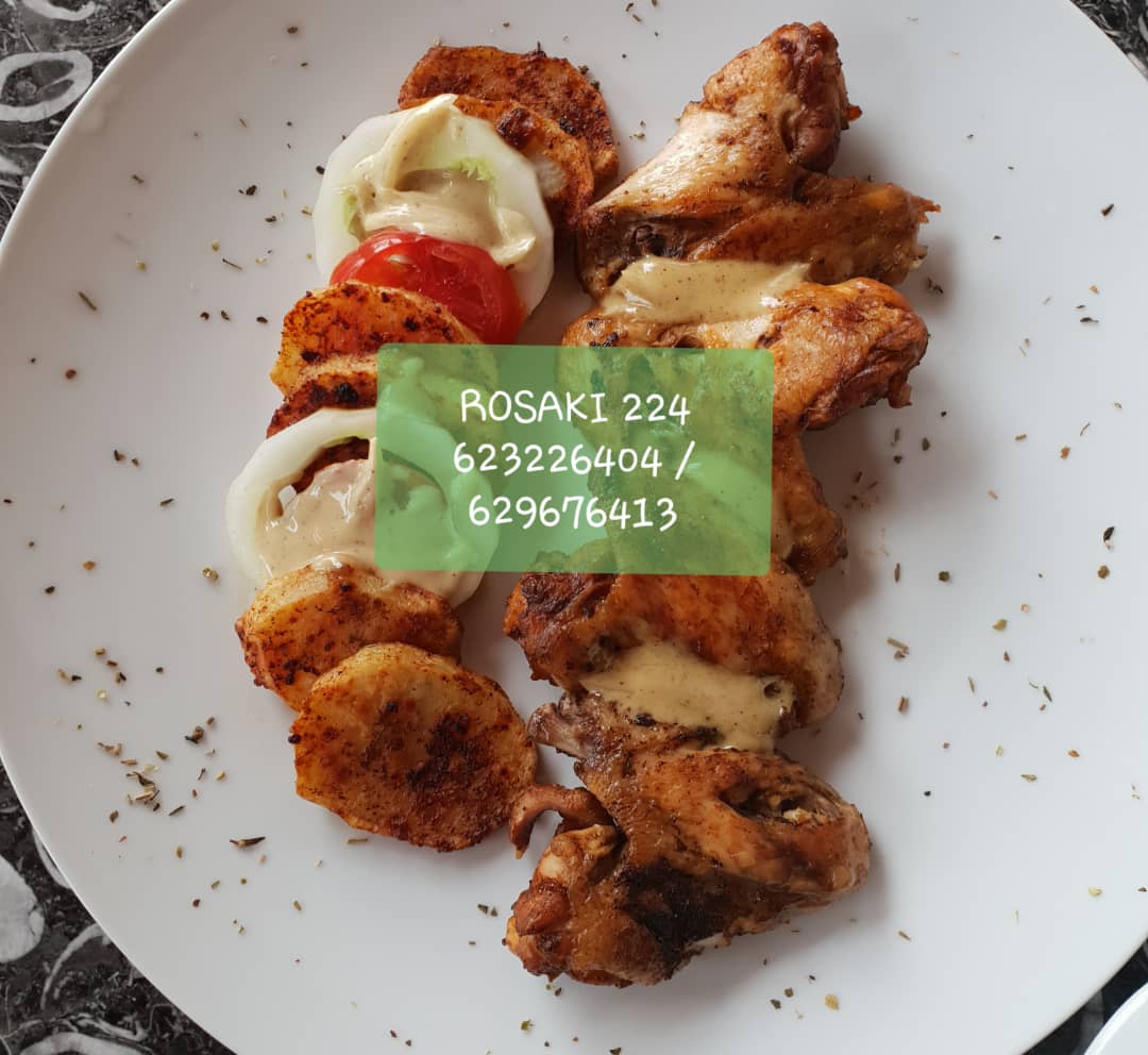 224Rosaki's tweet photo. #hello 
《 Comptez sur nous pour vous cuisiner et suivre strictement les instructions de votre nutritionniste》.
Nos repas fait maison 👇👇👇..#restaurants #healthyfood #fitness #TikTok #makeup #madeinGuinea #Conakry #Guinea https://t.co/s3BQ915b8e