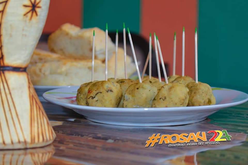 224Rosaki's tweet photo. #hello 
《 Comptez sur nous pour vous cuisiner et suivre strictement les instructions de votre nutritionniste》.
Nos repas fait maison 👇👇👇..#restaurants #healthyfood #fitness #TikTok #makeup #madeinGuinea #Conakry #Guinea https://t.co/s3BQ915b8e