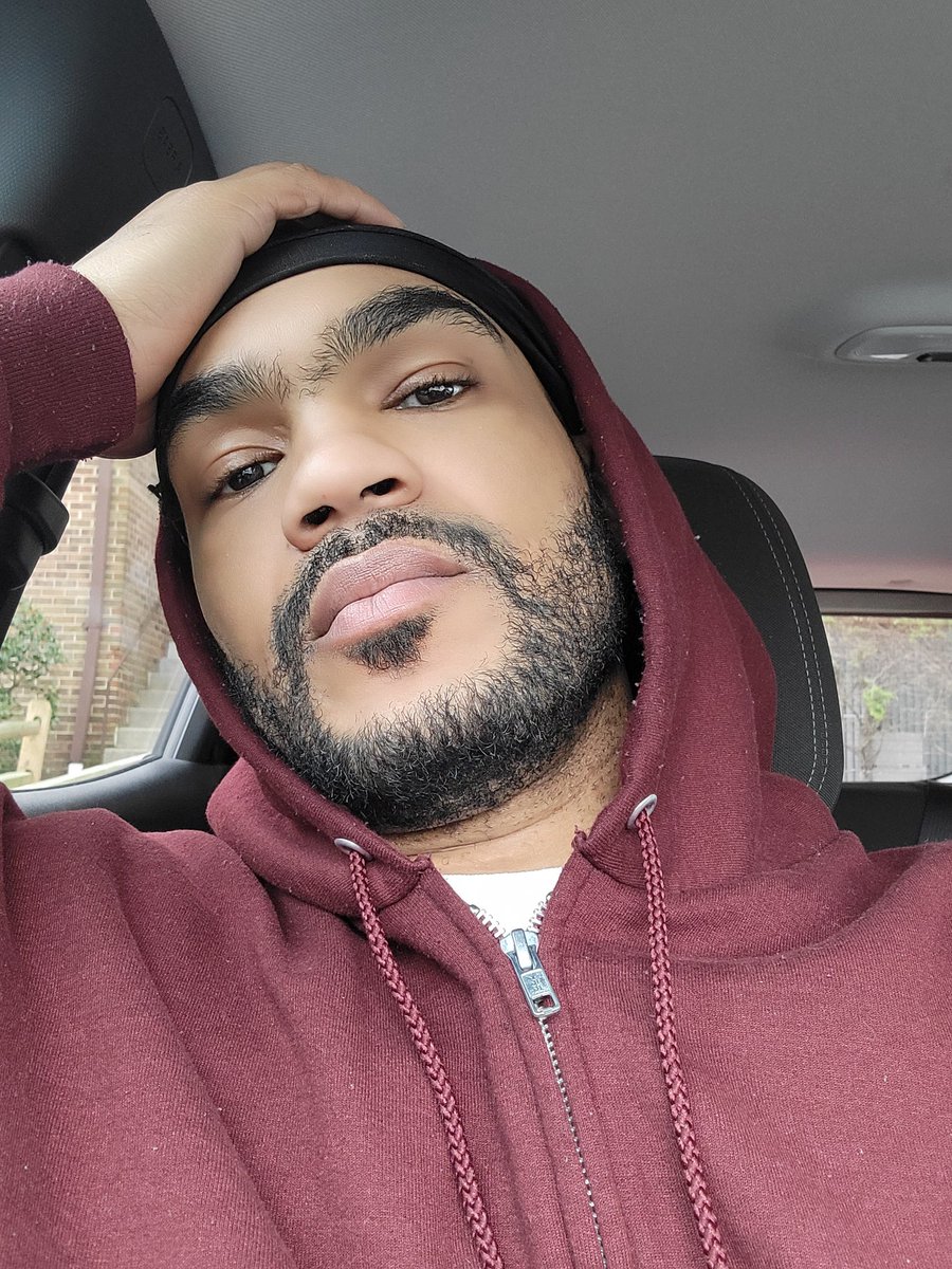 UncTweezy2u's tweet photo. I was feeling myself yesterday... i need a weed wacker for these brows tho. Geeesh!! #unibrow #thickbrows https://t.co/nz5NM8uq6y