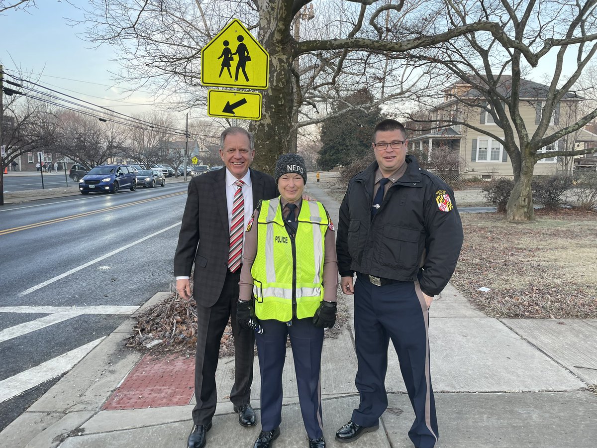 DrJalawson's tweet photo. Thanks again Officer Goodyear! Back to work already after being hit by a car! HERO! https://t.co/J6UjvWmIGn